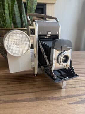 Vintage 1950s Polaroid Model 80a Land Camera with Wink Light Flash